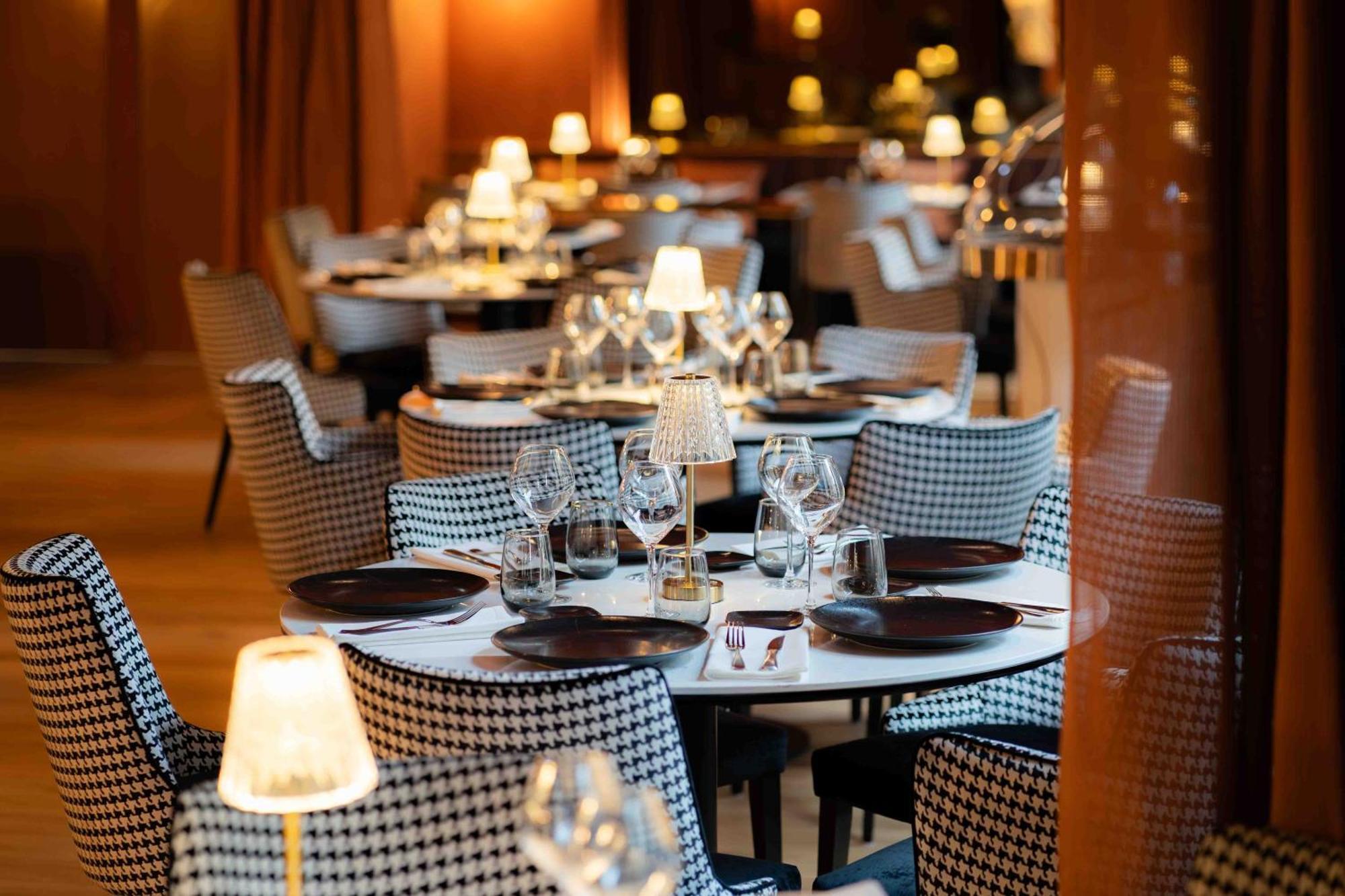Hotel Et Restaurant Le Regina Le Puy-en-Velay Экстерьер фото